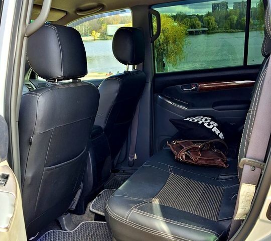 Серый Тойота Ленд Крузер Прадо, объемом двигателя 4 л и пробегом 316 тыс. км за 14040 $, фото 10 на Automoto.ua