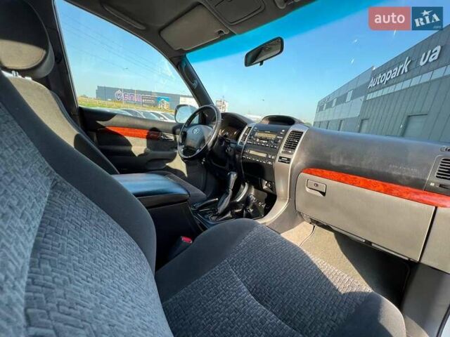 Сірий Тойота Ленд Крузер Прадо, об'ємом двигуна 4 л та пробігом 166 тис. км за 17500 $, фото 4 на Automoto.ua