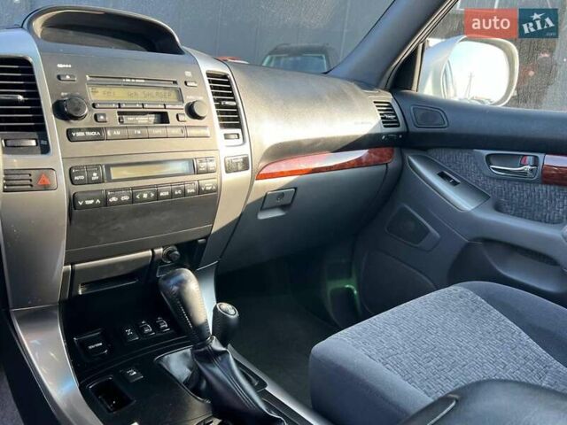 Сірий Тойота Ленд Крузер Прадо, об'ємом двигуна 4 л та пробігом 166 тис. км за 17500 $, фото 15 на Automoto.ua