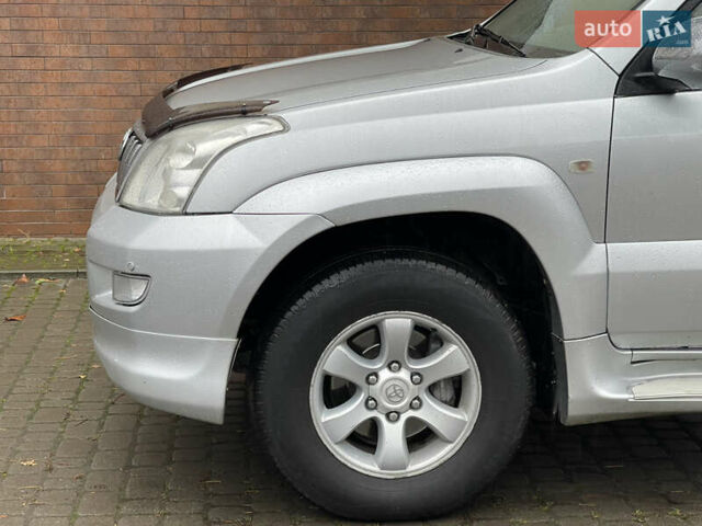 Серый Тойота Ленд Крузер Прадо, объемом двигателя 3.96 л и пробегом 305 тыс. км за 16300 $, фото 14 на Automoto.ua