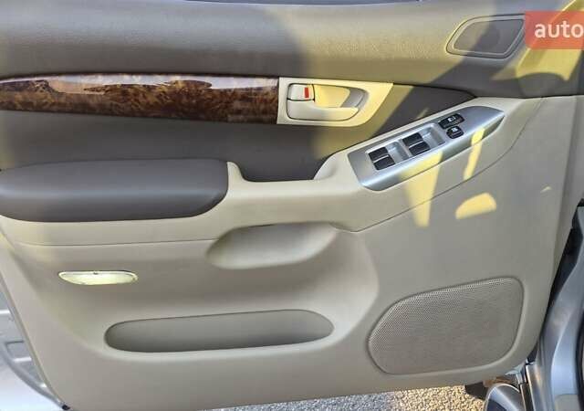 Серый Тойота Ленд Крузер Прадо, объемом двигателя 2.7 л и пробегом 173 тыс. км за 11900 $, фото 14 на Automoto.ua