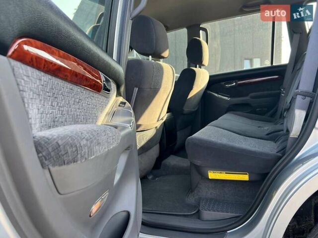 Сірий Тойота Ленд Крузер Прадо, об'ємом двигуна 4 л та пробігом 166 тис. км за 17500 $, фото 11 на Automoto.ua