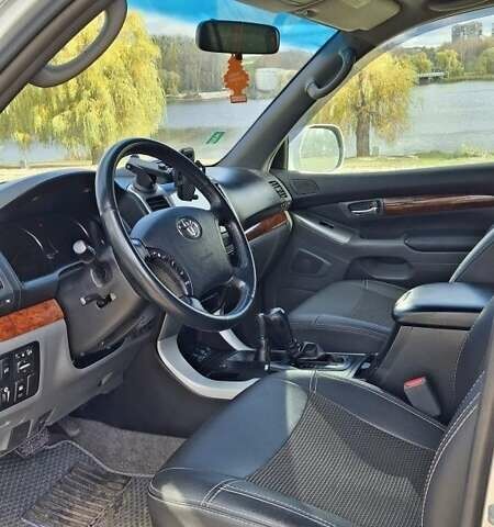 Сірий Тойота Ленд Крузер Прадо, об'ємом двигуна 4 л та пробігом 316 тис. км за 13980 $, фото 2 на Automoto.ua