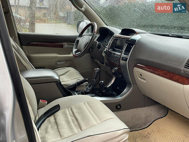 Серый Тойота Ленд Крузер Прадо, объемом двигателя 3.96 л и пробегом 305 тыс. км за 16300 $, фото 20 на Automoto.ua