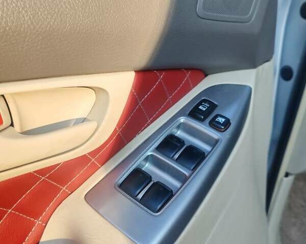 Серый Тойота Ленд Крузер Прадо, объемом двигателя 2.69 л и пробегом 171 тыс. км за 13100 $, фото 17 на Automoto.ua