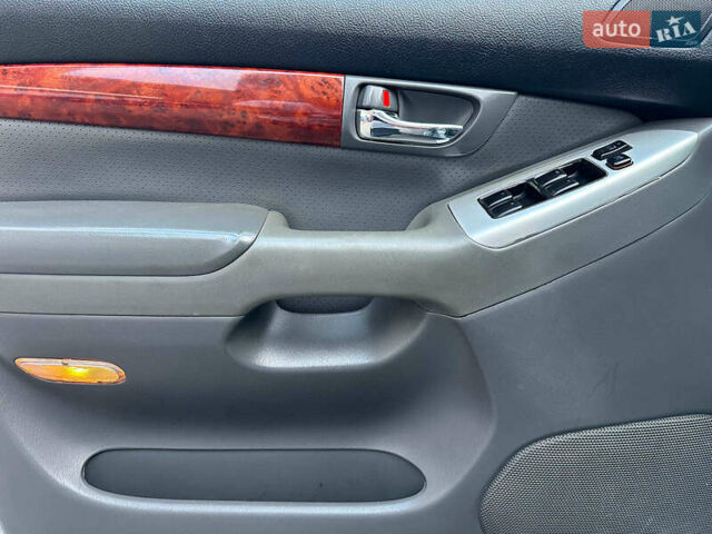 Серый Тойота Ленд Крузер Прадо, объемом двигателя 4 л и пробегом 280 тыс. км за 14490 $, фото 18 на Automoto.ua