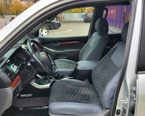 Сірий Тойота Ленд Крузер Прадо, об'ємом двигуна 3.96 л та пробігом 255 тис. км за 16700 $, фото 6 на Automoto.ua