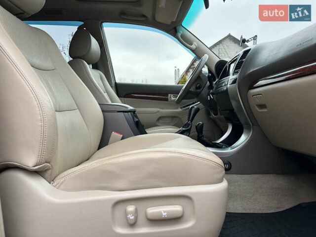 Серый Тойота Ленд Крузер Прадо, объемом двигателя 4 л и пробегом 298 тыс. км за 15300 $, фото 39 на Automoto.ua