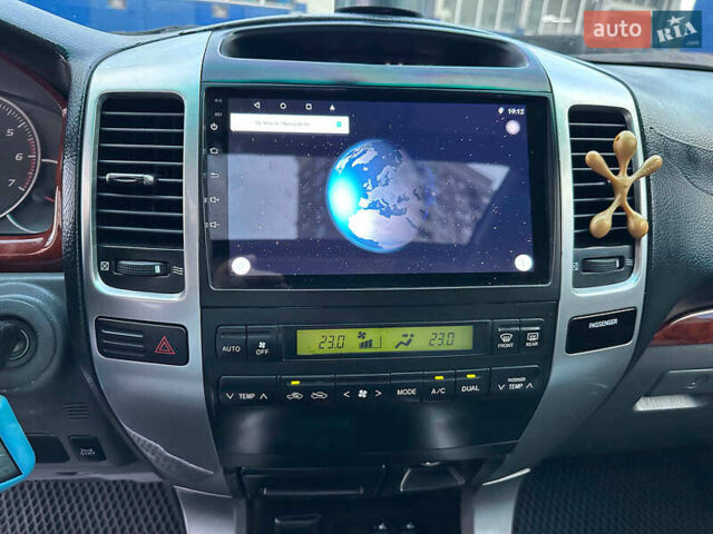 Серый Тойота Ленд Крузер Прадо, объемом двигателя 4 л и пробегом 280 тыс. км за 14490 $, фото 24 на Automoto.ua