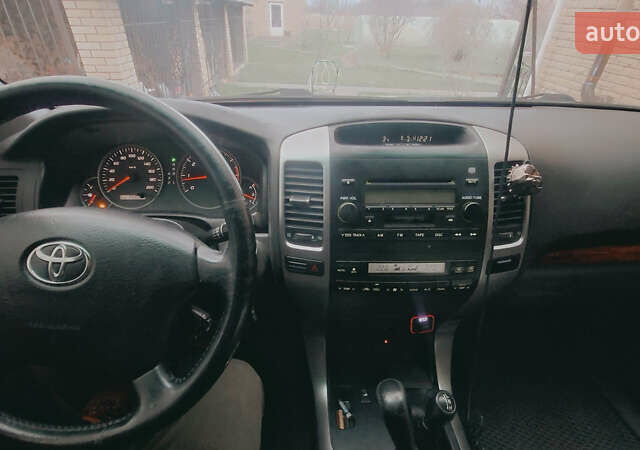 Сірий Тойота Ленд Крузер Прадо, об'ємом двигуна 3.96 л та пробігом 256 тис. км за 17500 $, фото 6 на Automoto.ua