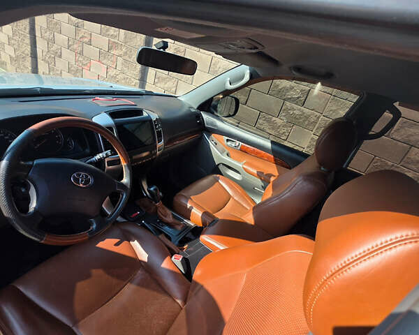 Сірий Тойота Ленд Крузер Прадо, об'ємом двигуна 2.69 л та пробігом 200 тис. км за 15000 $, фото 18 на Automoto.ua