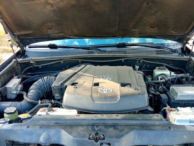 Серый Тойота Ленд Крузер Прадо, объемом двигателя 4 л и пробегом 130 тыс. км за 18000 $, фото 2 на Automoto.ua