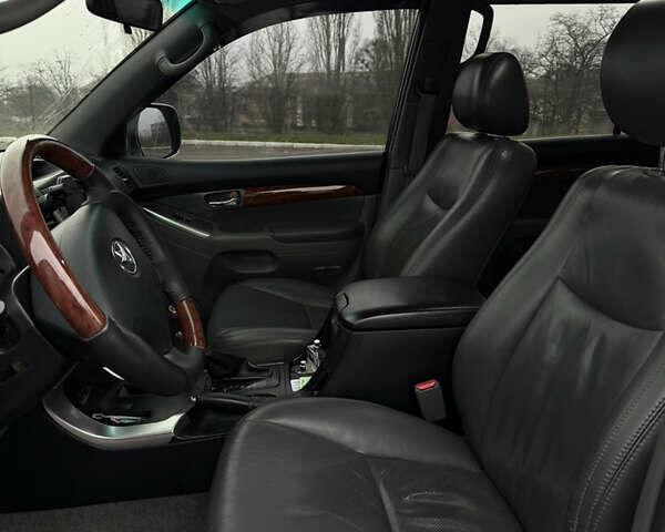 Сірий Тойота Ленд Крузер Прадо, об'ємом двигуна 3.96 л та пробігом 190 тис. км за 13900 $, фото 9 на Automoto.ua