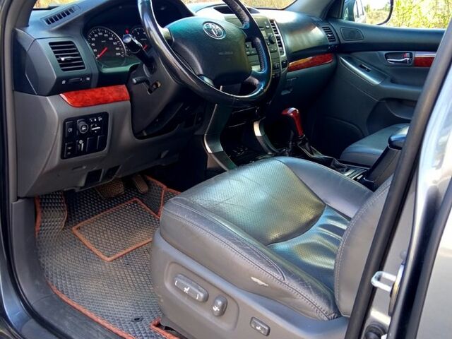 Серый Тойота Ленд Крузер Прадо, объемом двигателя 4 л и пробегом 130 тыс. км за 18000 $, фото 1 на Automoto.ua