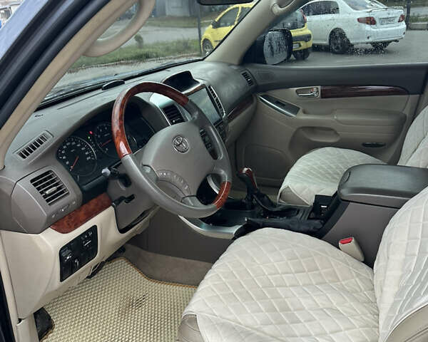 Серый Тойота Ленд Крузер Прадо, объемом двигателя 3.96 л и пробегом 161 тыс. км за 17250 $, фото 8 на Automoto.ua