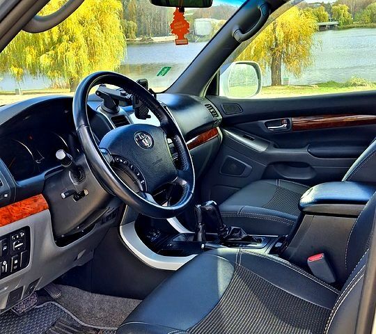 Серый Тойота Ленд Крузер Прадо, объемом двигателя 4 л и пробегом 316 тыс. км за 14040 $, фото 9 на Automoto.ua