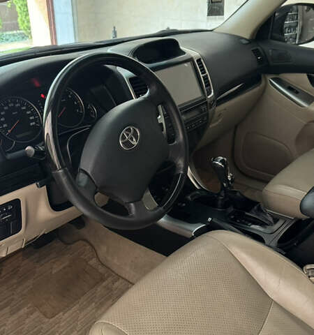 Серый Тойота Ленд Крузер Прадо, объемом двигателя 3.96 л и пробегом 177 тыс. км за 23000 $, фото 4 на Automoto.ua