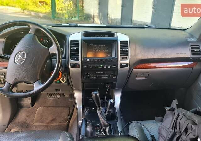 Сірий Тойота Ленд Крузер Прадо, об'ємом двигуна 3 л та пробігом 255 тис. км за 18800 $, фото 7 на Automoto.ua