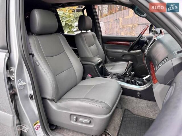 Сірий Тойота Ленд Крузер Прадо, об'ємом двигуна 4 л та пробігом 250 тис. км за 13900 $, фото 10 на Automoto.ua