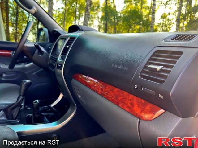 Серый Тойота Ленд Крузер Прадо, объемом двигателя 4 л и пробегом 197 тыс. км за 13990 $, фото 7 на Automoto.ua