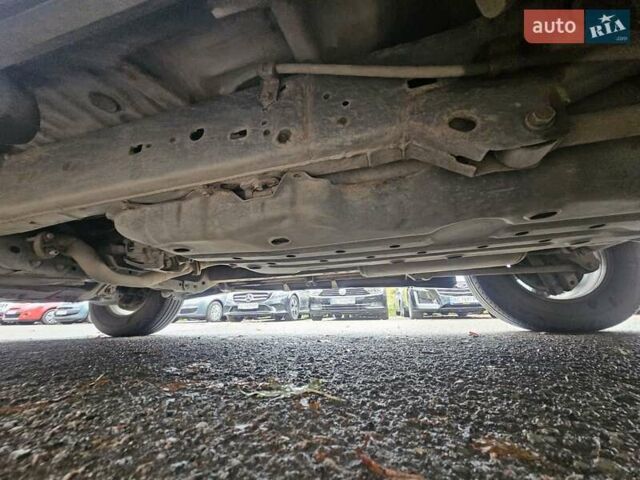 Серый Тойота Ленд Крузер Прадо, объемом двигателя 4 л и пробегом 335 тыс. км за 11550 $, фото 14 на Automoto.ua