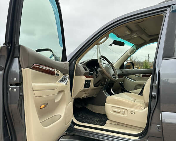 Серый Тойота Ленд Крузер Прадо, объемом двигателя 4 л и пробегом 298 тыс. км за 15300 $, фото 43 на Automoto.ua