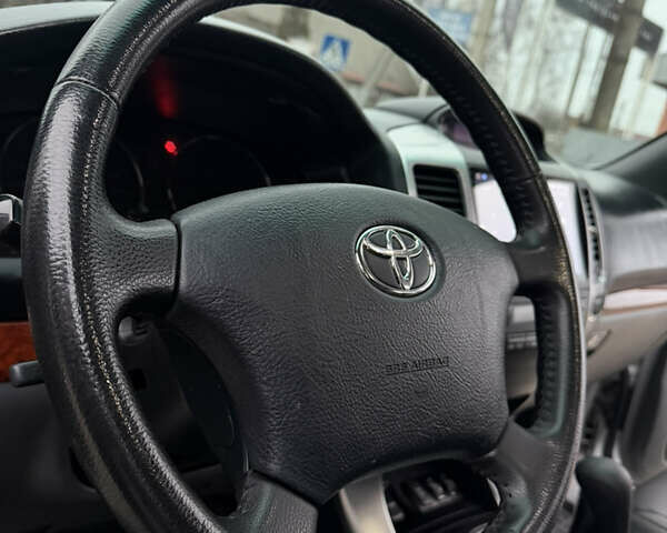 Сірий Тойота Ленд Крузер Прадо, об'ємом двигуна 4 л та пробігом 203 тис. км за 15499 $, фото 60 на Automoto.ua