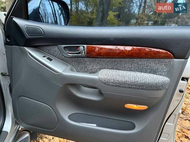 Серый Тойота Ленд Крузер Прадо, объемом двигателя 2.7 л и пробегом 300 тыс. км за 11940 $, фото 22 на Automoto.ua