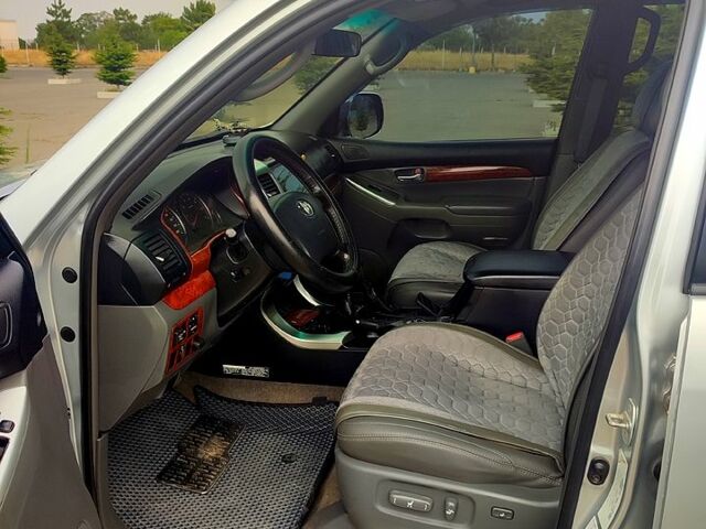 Серый Тойота Ленд Крузер Прадо, объемом двигателя 4 л и пробегом 280 тыс. км за 14000 $, фото 4 на Automoto.ua