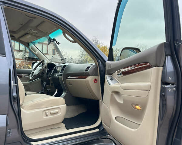 Серый Тойота Ленд Крузер Прадо, объемом двигателя 4 л и пробегом 298 тыс. км за 15300 $, фото 37 на Automoto.ua