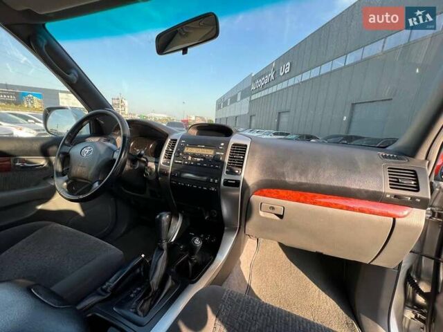 Сірий Тойота Ленд Крузер Прадо, об'ємом двигуна 4 л та пробігом 166 тис. км за 17500 $, фото 3 на Automoto.ua