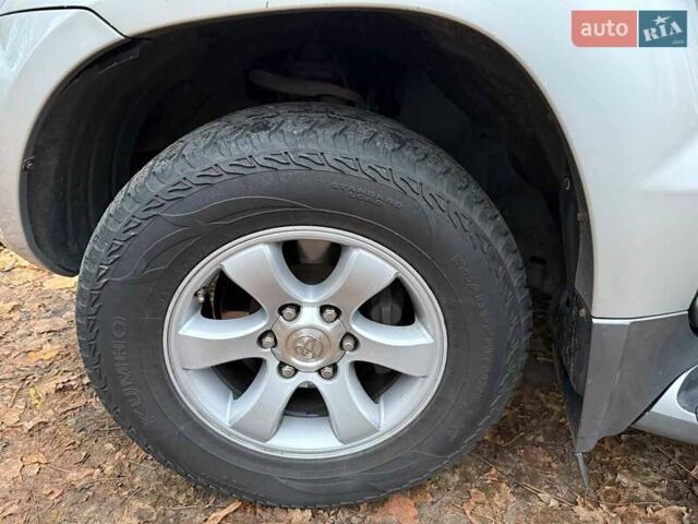 Серый Тойота Ленд Крузер Прадо, объемом двигателя 2.7 л и пробегом 300 тыс. км за 11940 $, фото 11 на Automoto.ua