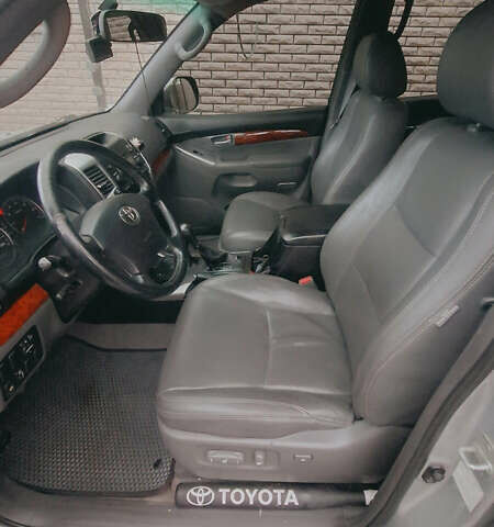 Сірий Тойота Ленд Крузер Прадо, об'ємом двигуна 3.96 л та пробігом 256 тис. км за 17500 $, фото 8 на Automoto.ua