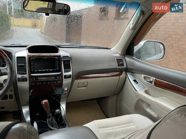 Серый Тойота Ленд Крузер Прадо, объемом двигателя 3.96 л и пробегом 305 тыс. км за 16300 $, фото 18 на Automoto.ua