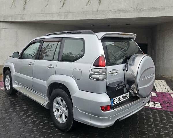 Серый Тойота Ленд Крузер Прадо, объемом двигателя 4 л и пробегом 335 тыс. км за 11550 $, фото 9 на Automoto.ua