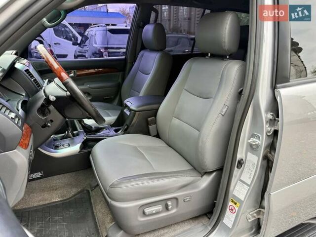 Сірий Тойота Ленд Крузер Прадо, об'ємом двигуна 4 л та пробігом 250 тис. км за 13900 $, фото 8 на Automoto.ua
