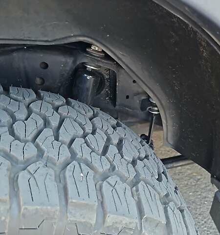 Серый Тойота Ленд Крузер Прадо, объемом двигателя 4 л и пробегом 257 тыс. км за 17000 $, фото 2 на Automoto.ua