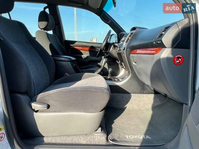 Сірий Тойота Ленд Крузер Прадо, об'ємом двигуна 4 л та пробігом 166 тис. км за 17500 $, фото 5 на Automoto.ua