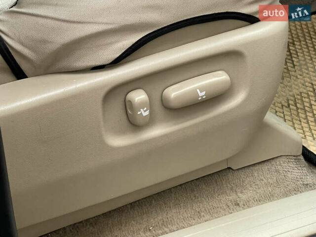 Серый Тойота Ленд Крузер Прадо, объемом двигателя 3.96 л и пробегом 305 тыс. км за 16300 $, фото 21 на Automoto.ua