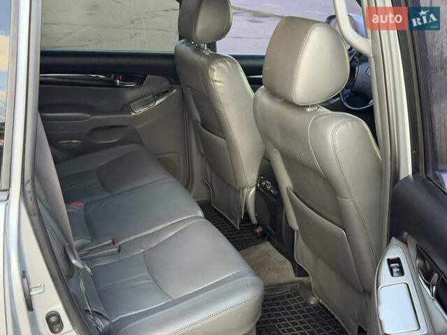 Сірий Тойота Ленд Крузер Прадо, об'ємом двигуна 4 л та пробігом 299 тис. км за 12999 $, фото 16 на Automoto.ua