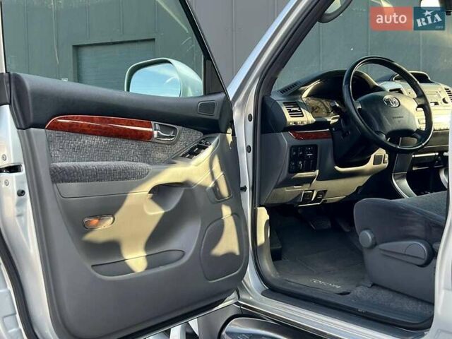 Сірий Тойота Ленд Крузер Прадо, об'ємом двигуна 4 л та пробігом 166 тис. км за 17500 $, фото 22 на Automoto.ua