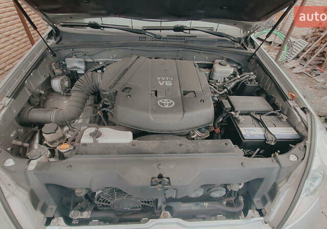 Сірий Тойота Ленд Крузер Прадо, об'ємом двигуна 3.96 л та пробігом 256 тис. км за 17500 $, фото 4 на Automoto.ua