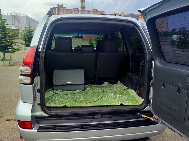 Серый Тойота Ленд Крузер Прадо, объемом двигателя 4 л и пробегом 280 тыс. км за 14000 $, фото 3 на Automoto.ua