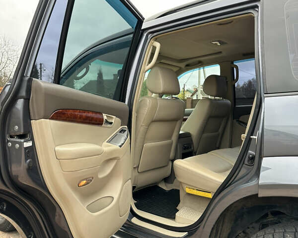 Серый Тойота Ленд Крузер Прадо, объемом двигателя 4 л и пробегом 298 тыс. км за 15300 $, фото 33 на Automoto.ua