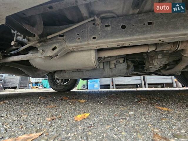 Серый Тойота Ленд Крузер Прадо, объемом двигателя 4 л и пробегом 335 тыс. км за 11550 $, фото 16 на Automoto.ua