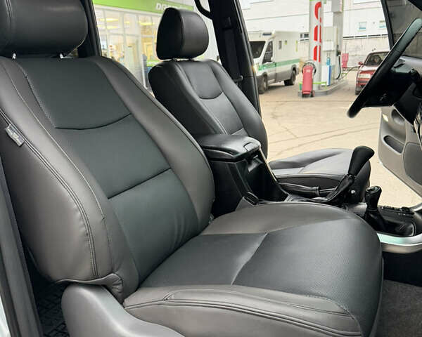 Сірий Тойота Ленд Крузер Прадо, об'ємом двигуна 4 л та пробігом 203 тис. км за 15499 $, фото 47 на Automoto.ua