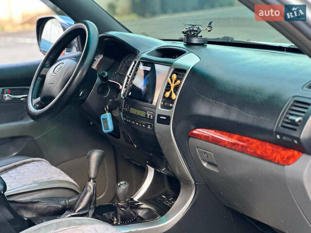 Серый Тойота Ленд Крузер Прадо, объемом двигателя 4 л и пробегом 280 тыс. км за 14490 $, фото 16 на Automoto.ua