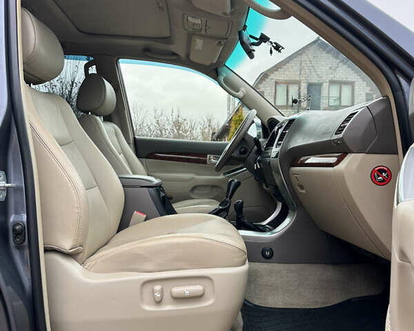 Серый Тойота Ленд Крузер Прадо, объемом двигателя 4 л и пробегом 298 тыс. км за 15300 $, фото 38 на Automoto.ua