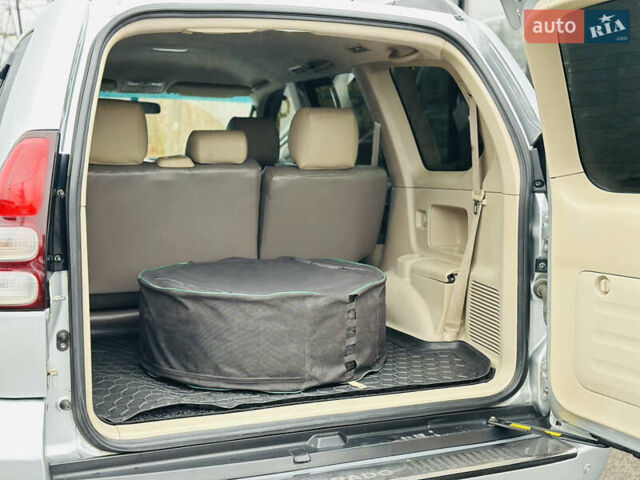 Серый Тойота Ленд Крузер Прадо, объемом двигателя 2.7 л и пробегом 173 тыс. км за 12500 $, фото 10 на Automoto.ua