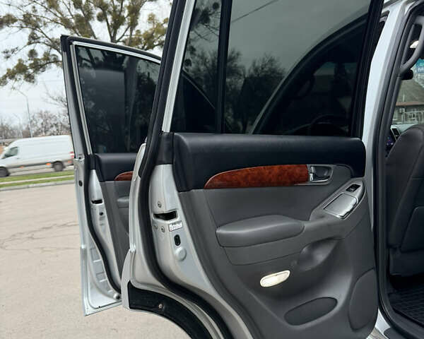 Сірий Тойота Ленд Крузер Прадо, об'ємом двигуна 4 л та пробігом 203 тис. км за 15499 $, фото 39 на Automoto.ua